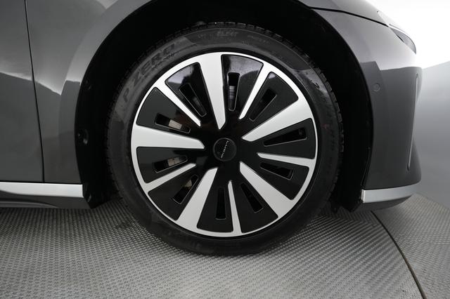 2023 Lucid Air — photo 7 of 21