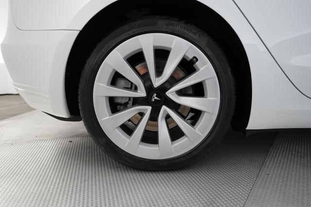 2023 Tesla Model 3 — photo 7 of 21