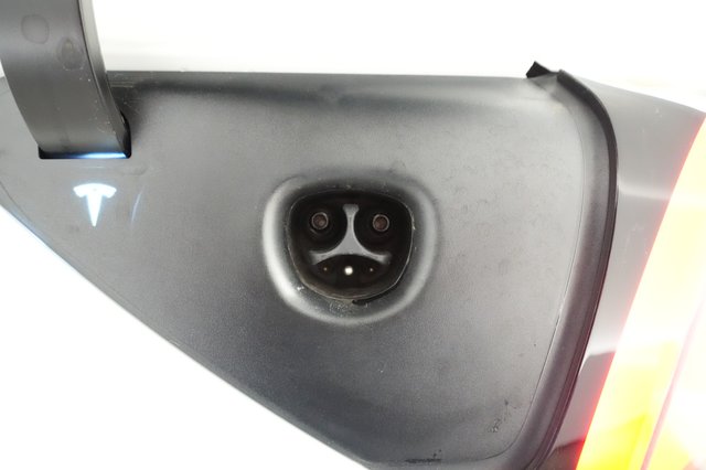 2023 Tesla Model 3 — photo 8 of 21
