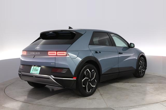 2023 Hyundai IONIQ 5 — photo 2 of 21