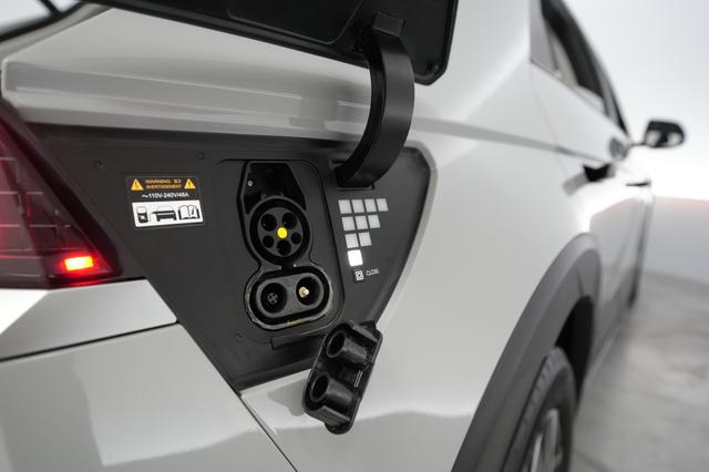 2023 Hyundai IONIQ 5 — photo 8 of 21