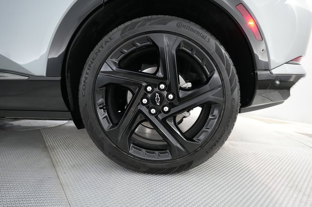 2024 Chevrolet Equinox EV — photo 17 of 20