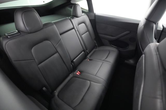 2024 Tesla Model Y — photo 4 of 28