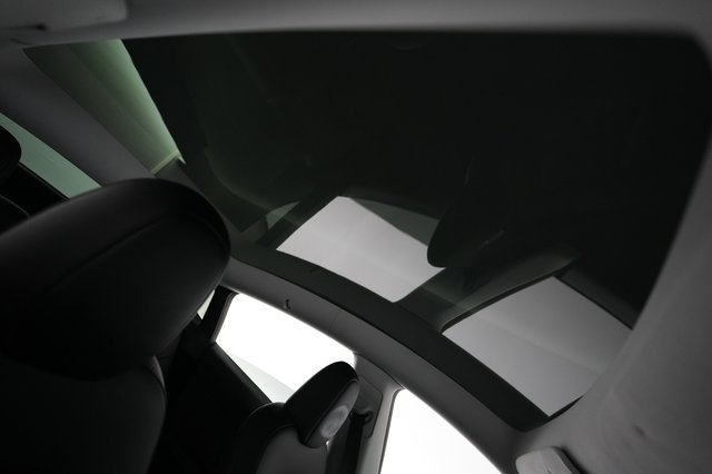 2024 Tesla Model Y — photo 20 of 28