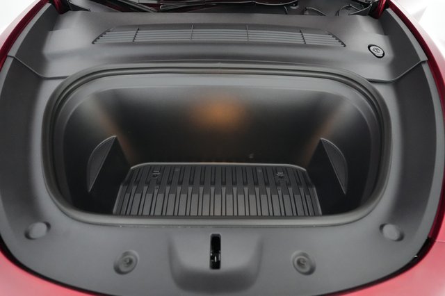2024 Tesla Model Y — photo 21 of 28