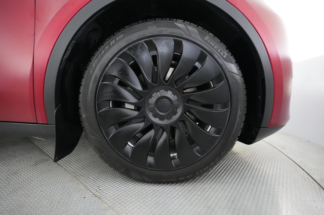 2024 Tesla Model Y — photo 17 of 28