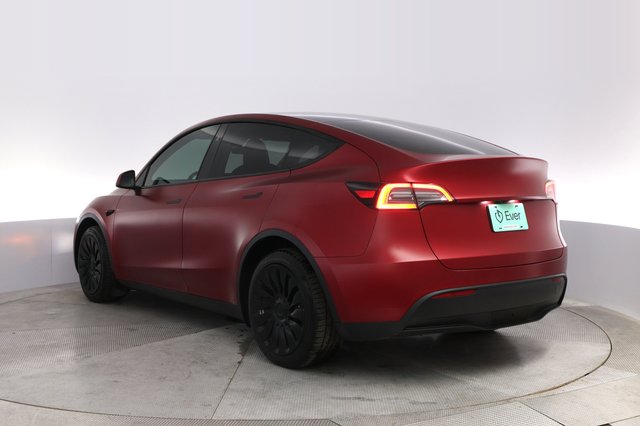 2024 Tesla Model Y — photo 13 of 28