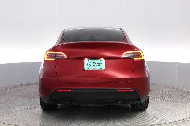 2024 Tesla Model Y — photo 12 of 28