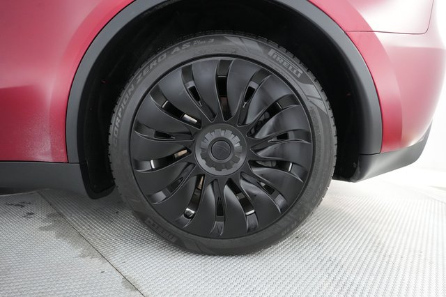 2024 Tesla Model Y — photo 15 of 28