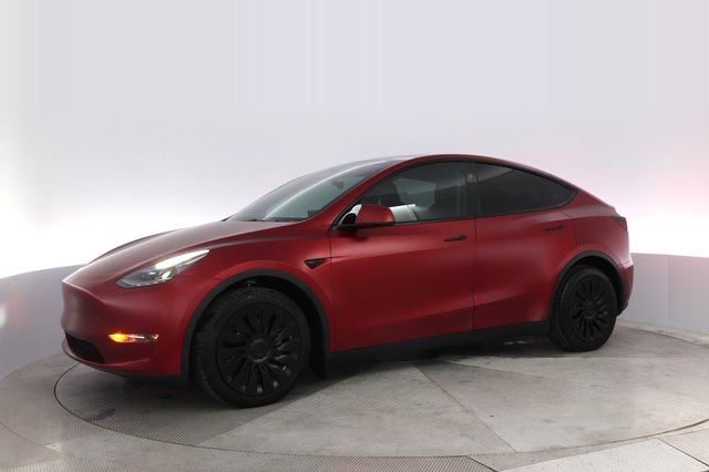2024 Tesla Model Y — photo 14 of 28