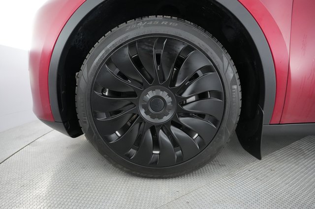 2024 Tesla Model Y — photo 16 of 28