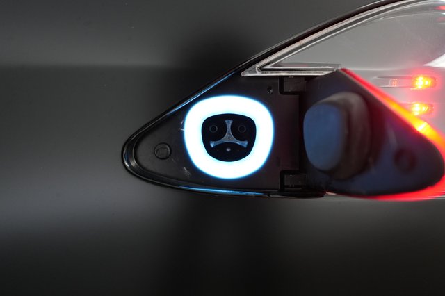 2022 Tesla Model S — photo 8 of 21