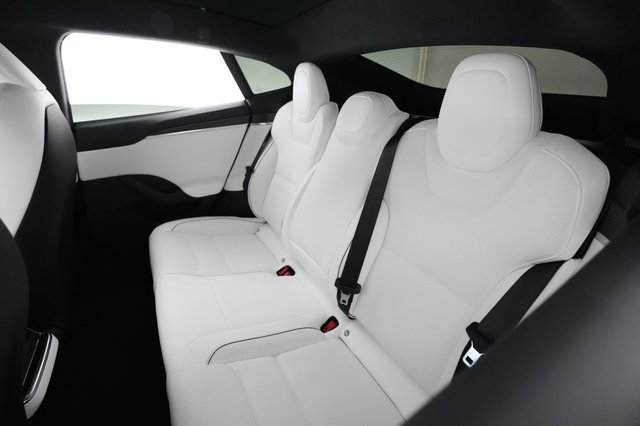 2022 Tesla Model S — photo 19 of 21