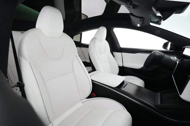 2022 Tesla Model S — photo 18 of 21
