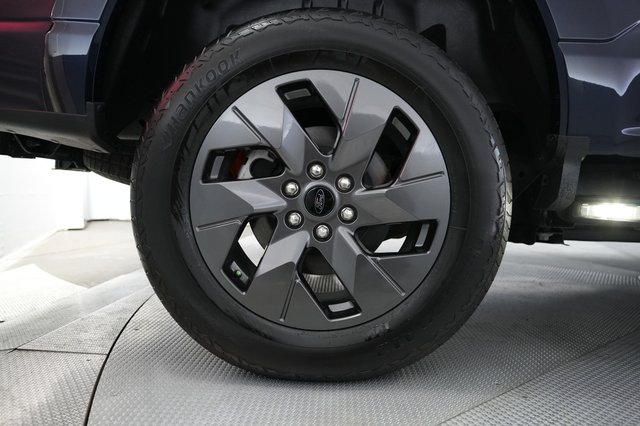 2023 Ford F-150 Lightning — photo 9 of 16