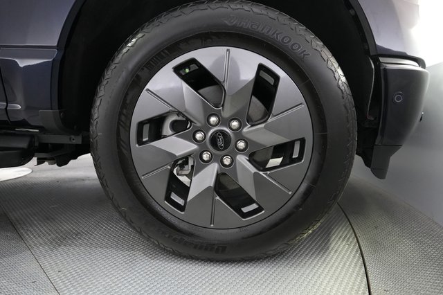 2023 Ford F-150 Lightning — photo 10 of 16