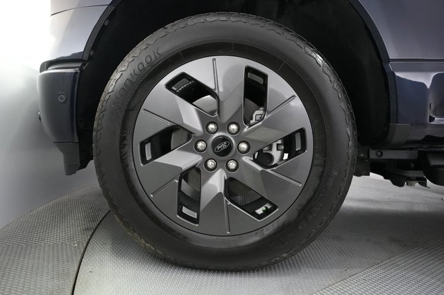 2023 Ford F-150 Lightning — photo 11 of 16