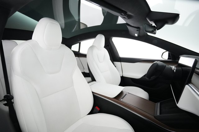 2023 Tesla Model S — photo 18 of 21