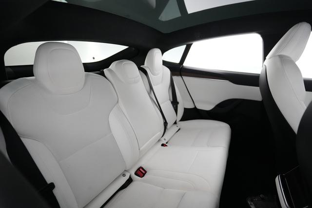 2023 Tesla Model S — photo 4 of 21