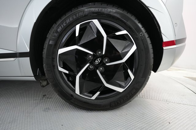 2023 Hyundai IONIQ 5 — photo 17 of 26