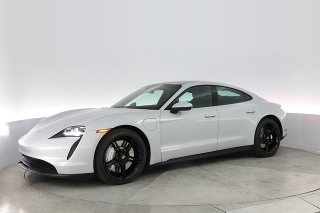 2022 Porsche Taycan — photo 14 of 22