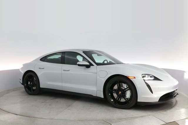 2022 Porsche Taycan — photo 11 of 22