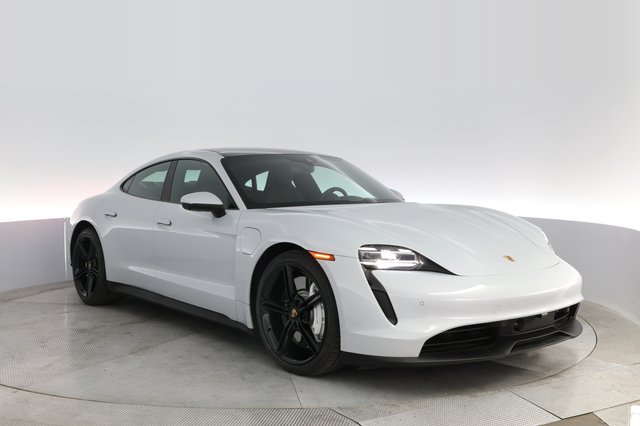 2022 Porsche Taycan — photo 10 of 22