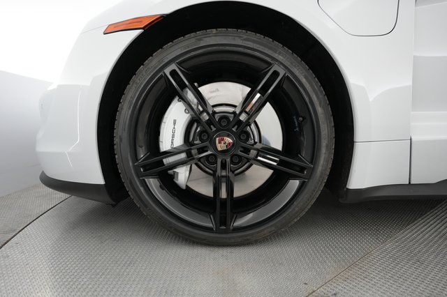 2022 Porsche Taycan — photo 17 of 22