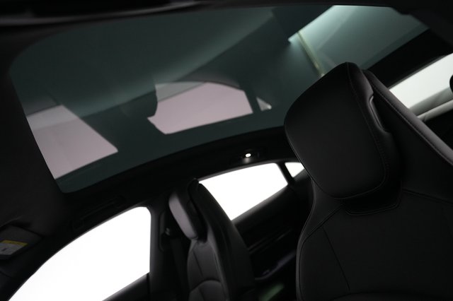 2022 Porsche Taycan — photo 20 of 22