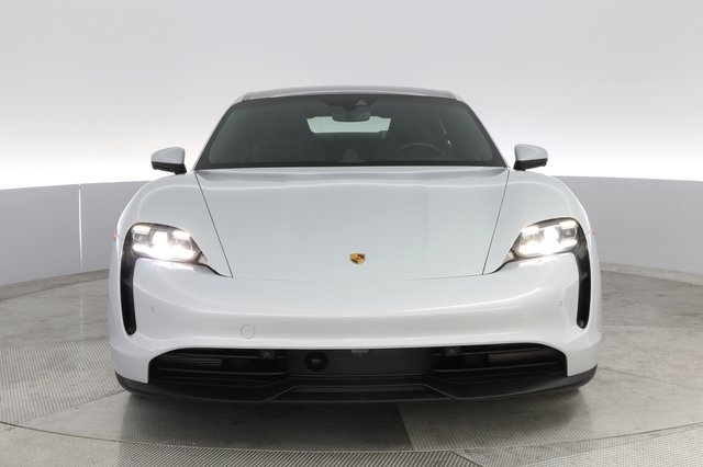 2022 Porsche Taycan — photo 9 of 22