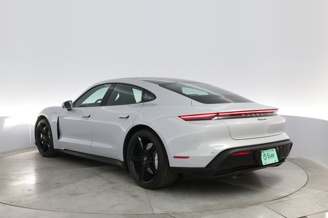 2022 Porsche Taycan — photo 13 of 22