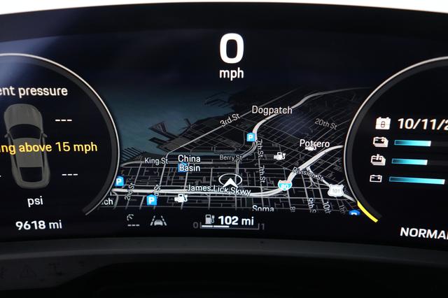 2022 Porsche Taycan — photo 5 of 22