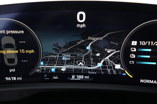 2022 Porsche Taycan — photo 5 of 22