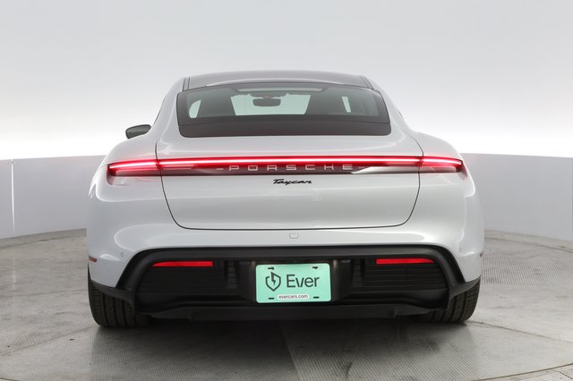 2022 Porsche Taycan — photo 12 of 22