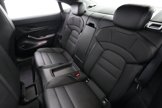 2022 Porsche Taycan — photo 18 of 22