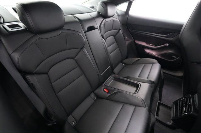 2022 Porsche Taycan — photo 4 of 22