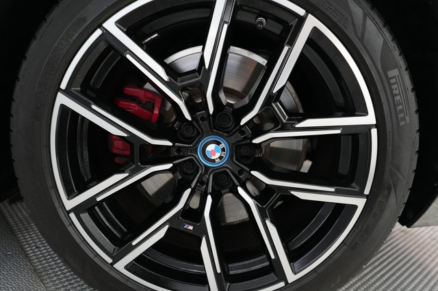 2023 BMW i4 — photo 17 of 22