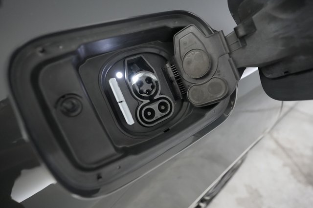 2023 BMW i4 — photo 8 of 22