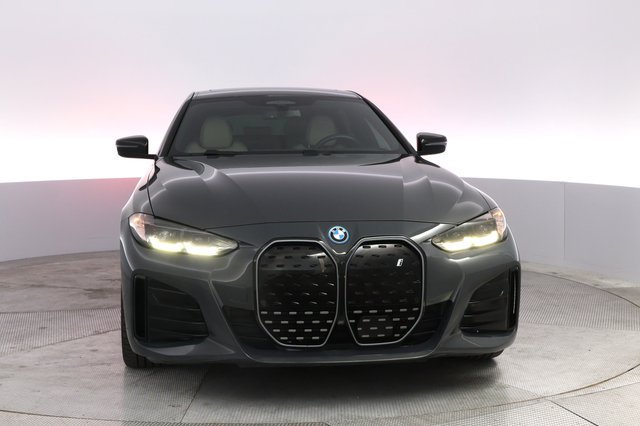2023 BMW i4 — photo 9 of 22
