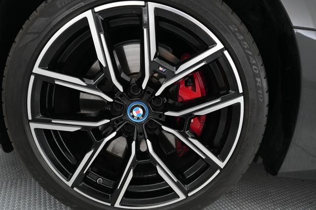 2023 BMW i4 — photo 7 of 22
