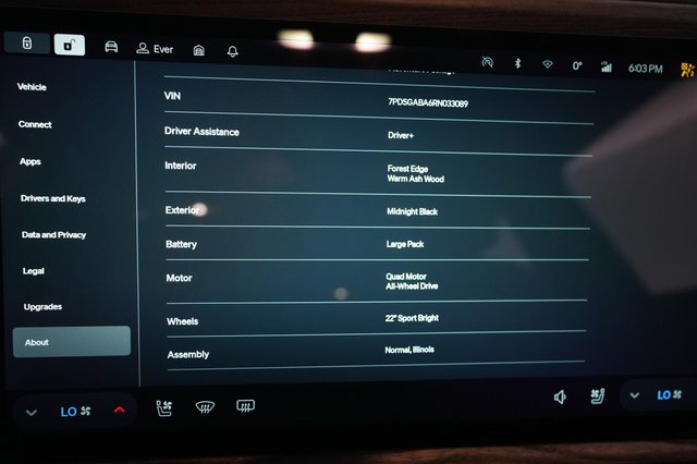 2024 Rivian R1S — photo 23 of 24