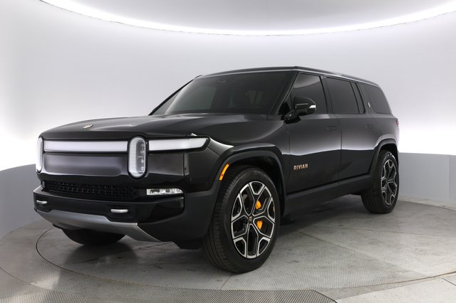 2024 Rivian R1S — VIN 7PDSGABA6RN033089