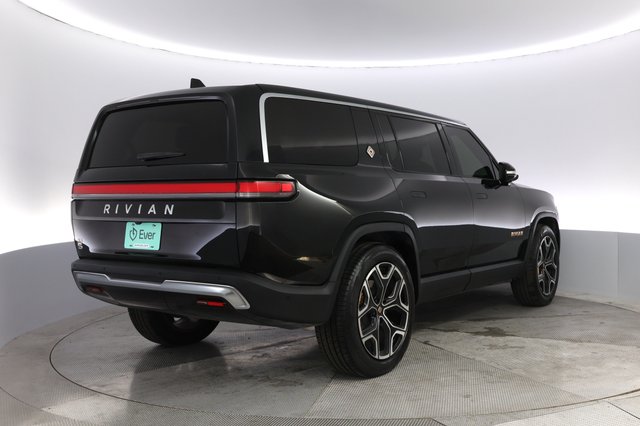 2024 Rivian R1S — photo 2 of 24