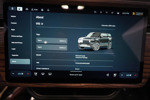 2024 Rivian R1S — photo 5 of 24