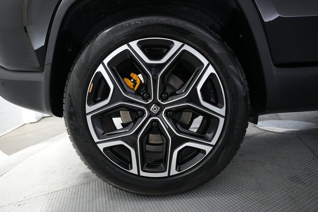 2024 Rivian R1S — photo 15 of 24