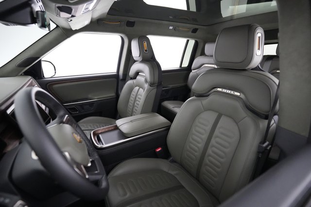 2024 Rivian R1S — photo 3 of 24