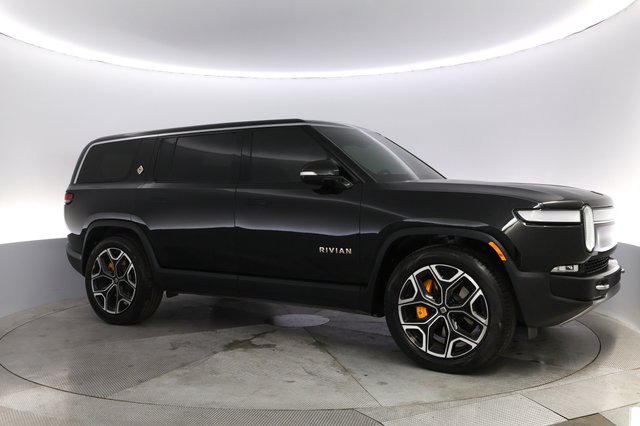 2024 Rivian R1S — photo 11 of 24