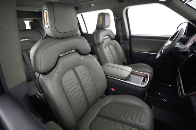 2024 Rivian R1S — photo 19 of 24