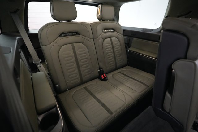 2024 Rivian R1S — photo 20 of 24