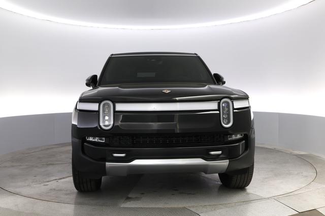 2024 Rivian R1S — photo 9 of 24